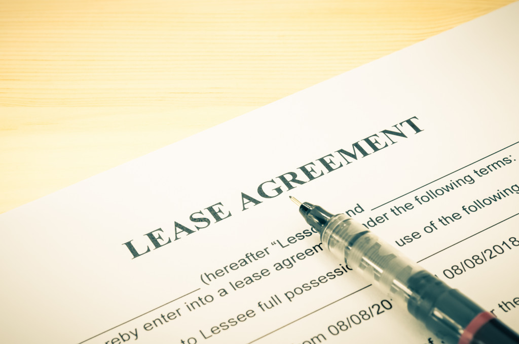 lease agreement with pen